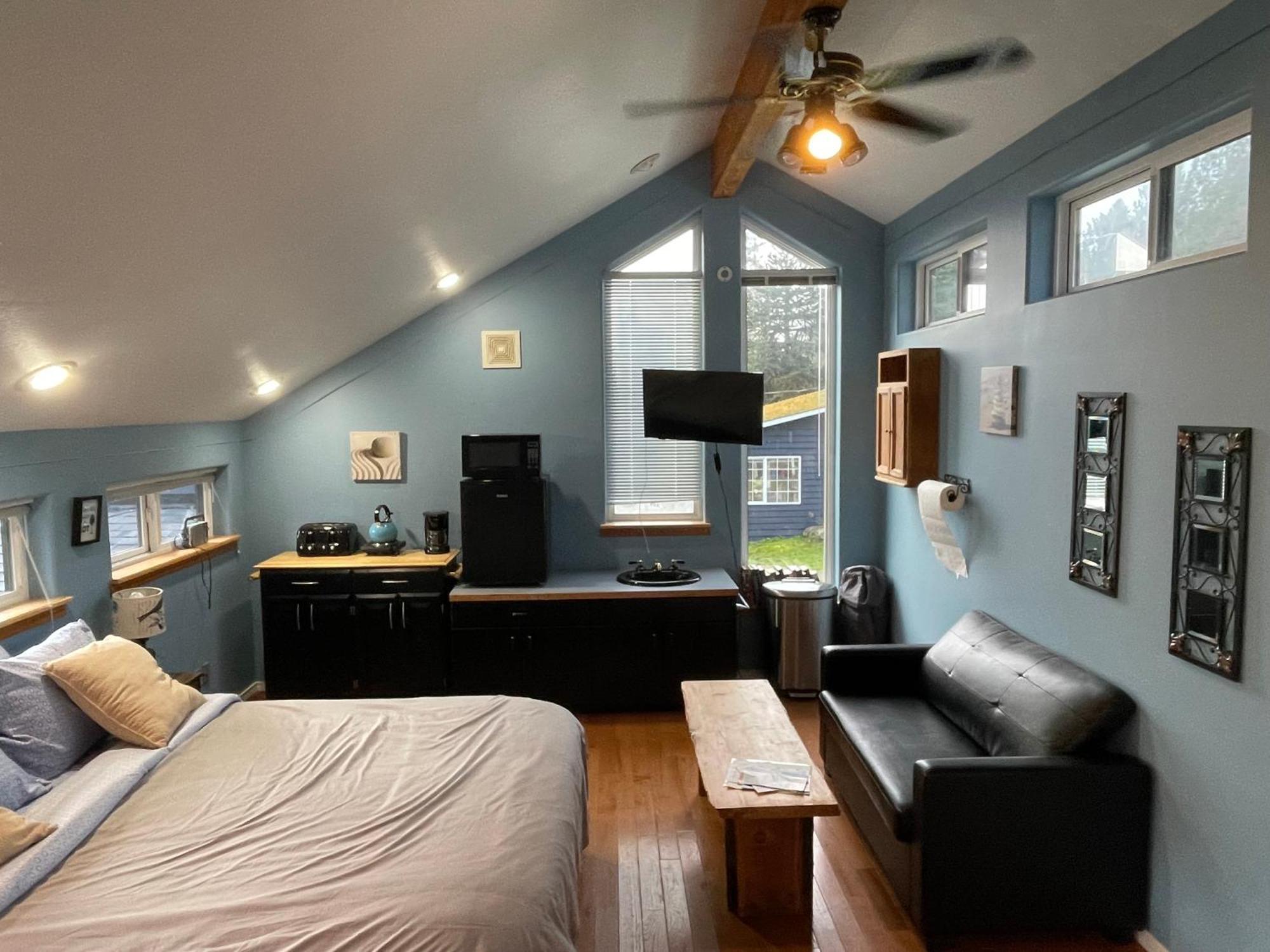 Oceanfront Studio/Loft: Alpacas, Oysters & Kayaks 셸턴 외부 사진